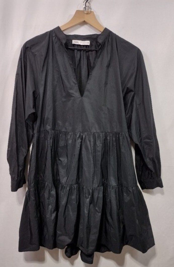 Zara Black Tiered Dress (Category: Dresses) located in Angeles City. Submitted by morikori (Listing ID 1429340479, Image 1). Description: this is good as new no flaws buyer pays for the shipping fee location: angeles city pampanga courier: j&t.