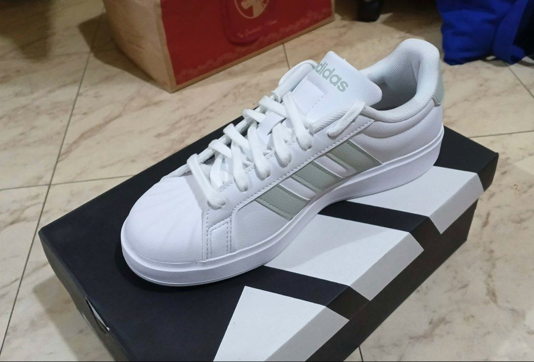 Adidas Streetwalk White Sneakers (Category: Sneakers) located in Calamba. Submitted by rlin08 (Listing ID 1424657093, Image 1). Description: Not my size, bought online Brandnew.