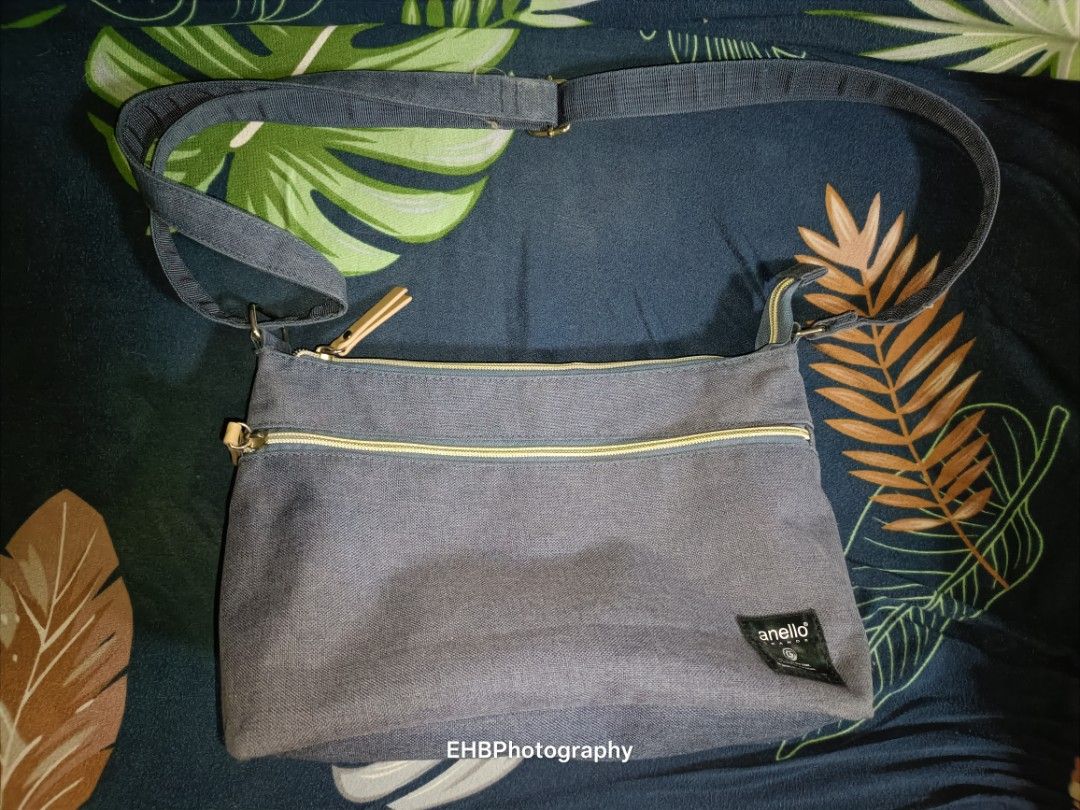 Anello Grande Crossbody Bag (Category: Cross-body Bags) located in Lapu Lapu. Submitted by ehb4283ootd (Listing ID 1424625691, Image 1). Description: Anello Grande crossbody bag in gray. Features a main compartment with multiple pockets and a zippered front pocket. Adjustable strap comfortable wear. Designed by Carrot Company in Japan. Approximate length is 11 inches. Perfect for everyday use..
