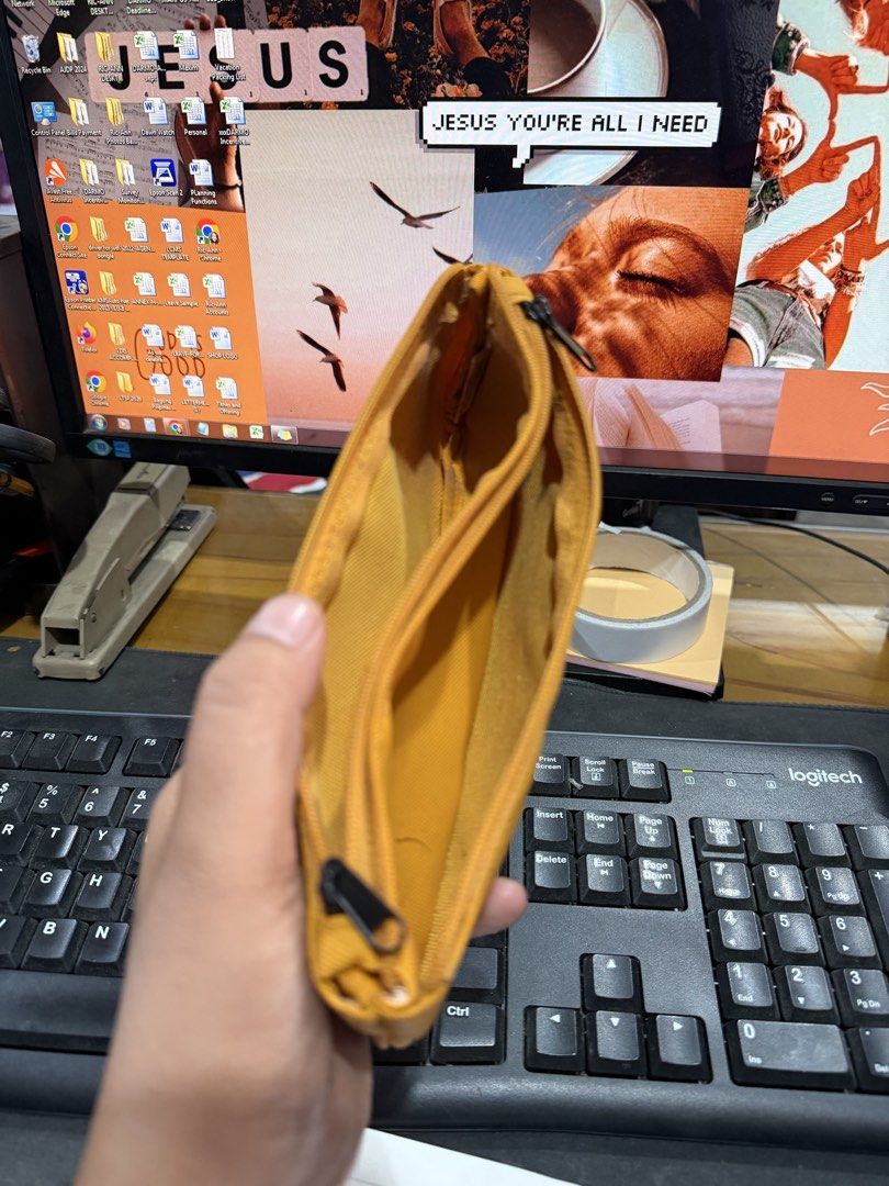 Anello Pencil Case (Category: Cases & Sleeves) located in Bacolod City. Submitted by charmvault (Listing ID 1424528400, Image 3). Description: 📌Anello Pencil Case in Mustard •Authentic •From Japan🇯🇵 •Like New | Need wash •Pass sa barat!!! 🏷️₱300 last price + SF Bacolod Based.