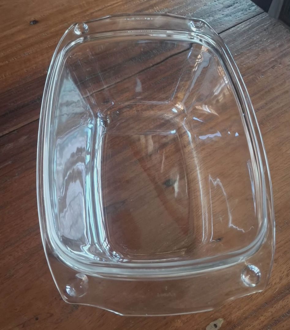 Arcuisine Rectangular Clear Baking Dish with handles (35 × 22 × 10cm) (Category: Bakeware) located in Quezon City. Submitted by m_decluttering_sale (Listing ID 1424601188, Image 2). Description: Arcuisine Rectangular Clear Glass Baking Dish with Handles – 35 x 22 x 10 cm (Preloved) 🥘 Authentic Arcuisine glass baking dish 🥘 Rectangular shape with built-in side handles 🥘 Made from durable heat-resistant glass 🥘 Ideal for lasagna, baked pasta, c