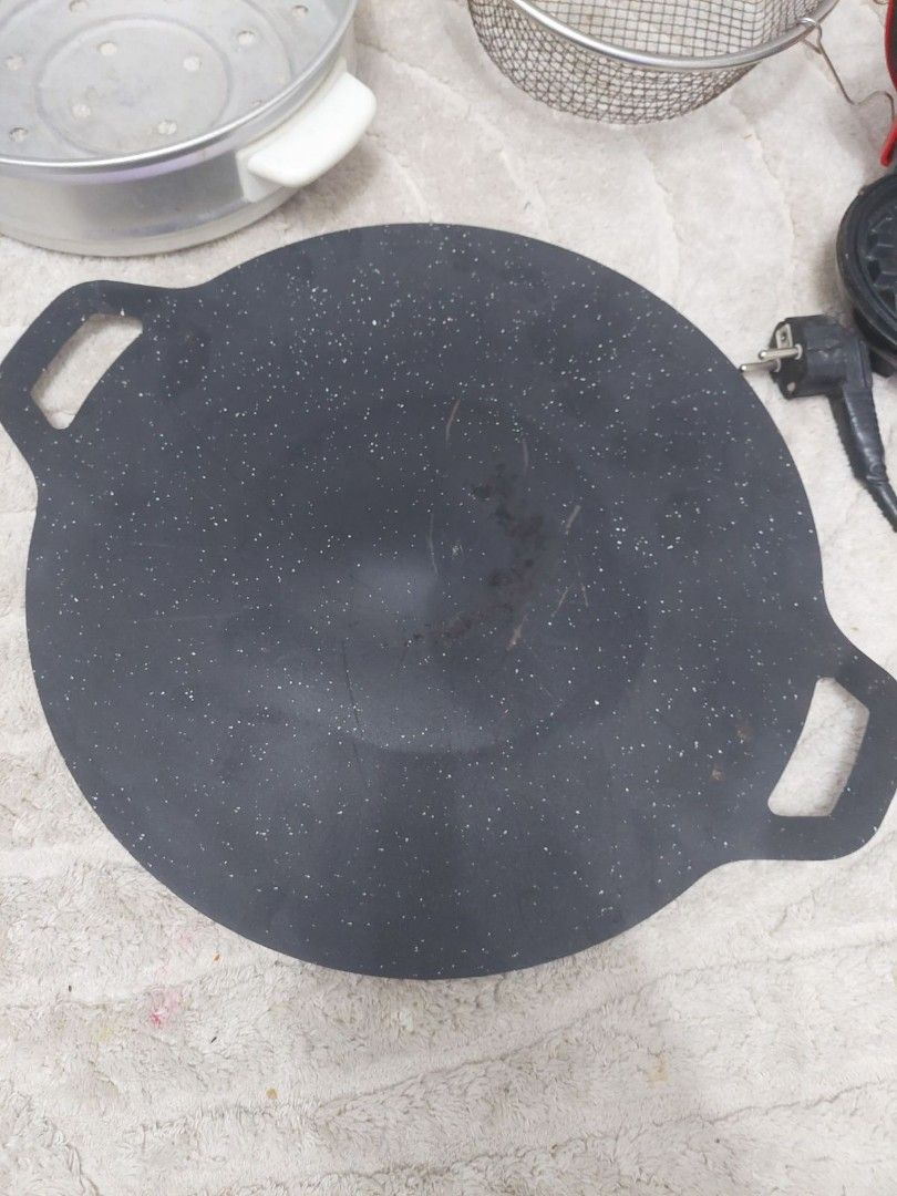 Assorted Kitchen Cookware Set get all for 200 (Category: Cookware & Accessories) located in Mandaluyong City. Submitted by derekalava (Listing ID 1424686206, Image 3). Description: For sale assorted kitchenware get all for 200 Waffle Maker: Features a red handle. - Steamer: Silver body with a white handle. - Frying Pan: Black with two handles. - Mesh Strainer: Made of metal. - Perfect for various cooking tasks!.