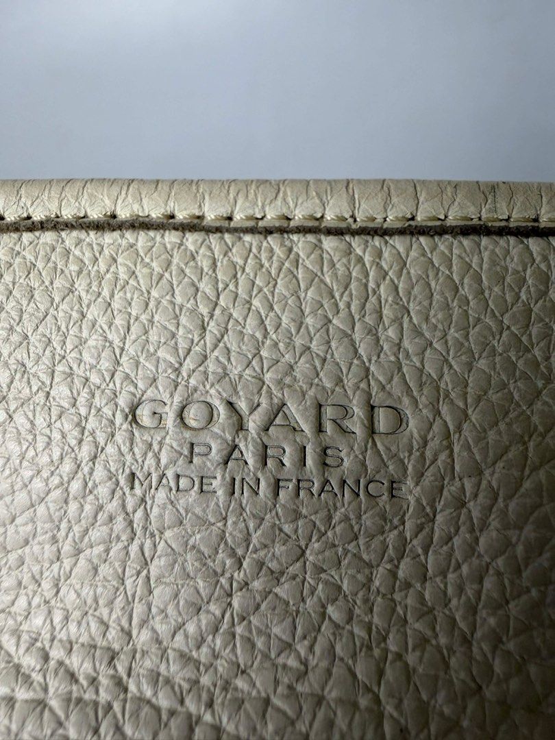Authentic Goyard St. Louis Tote Bag (Category: Luxury Bags & Wallets) located in Bayambang. Submitted by aevan143 (Listing ID 1424592721, Image 2). Description: Authentic, with sign of usage.