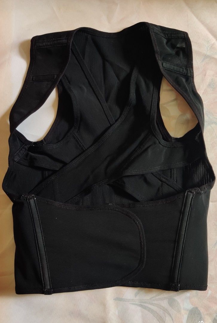 Babaka Back Support Posture Corrector - Medium (Category: Braces, Support & Protection) located in Baguio. Submitted by ferns_garage.0924 (Listing ID 1424555895, Image 2). Description: Babaka back support posture corrector. Made with 80% nylon and 20% spandex. Size is Medium, with a waist circumference of 62-74. Designed to improve posture. The back support is black in color. It has adjustable straps and a hook and eye closure. scan pics for refe