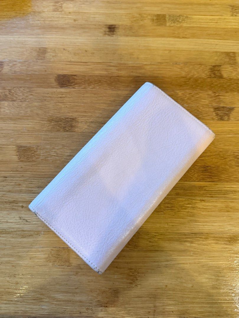 Balenciaga Classic Continental Wallet (Category: Luxury Bags & Wallets) located in Bayambang. Submitted by aevan143 (Listing ID 1424593619, Image 2). Description: .