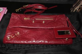 (Category: ) located in . Submitted by prelovedbagsforlovies (Listing ID 1424693280, Image 1). Description: .