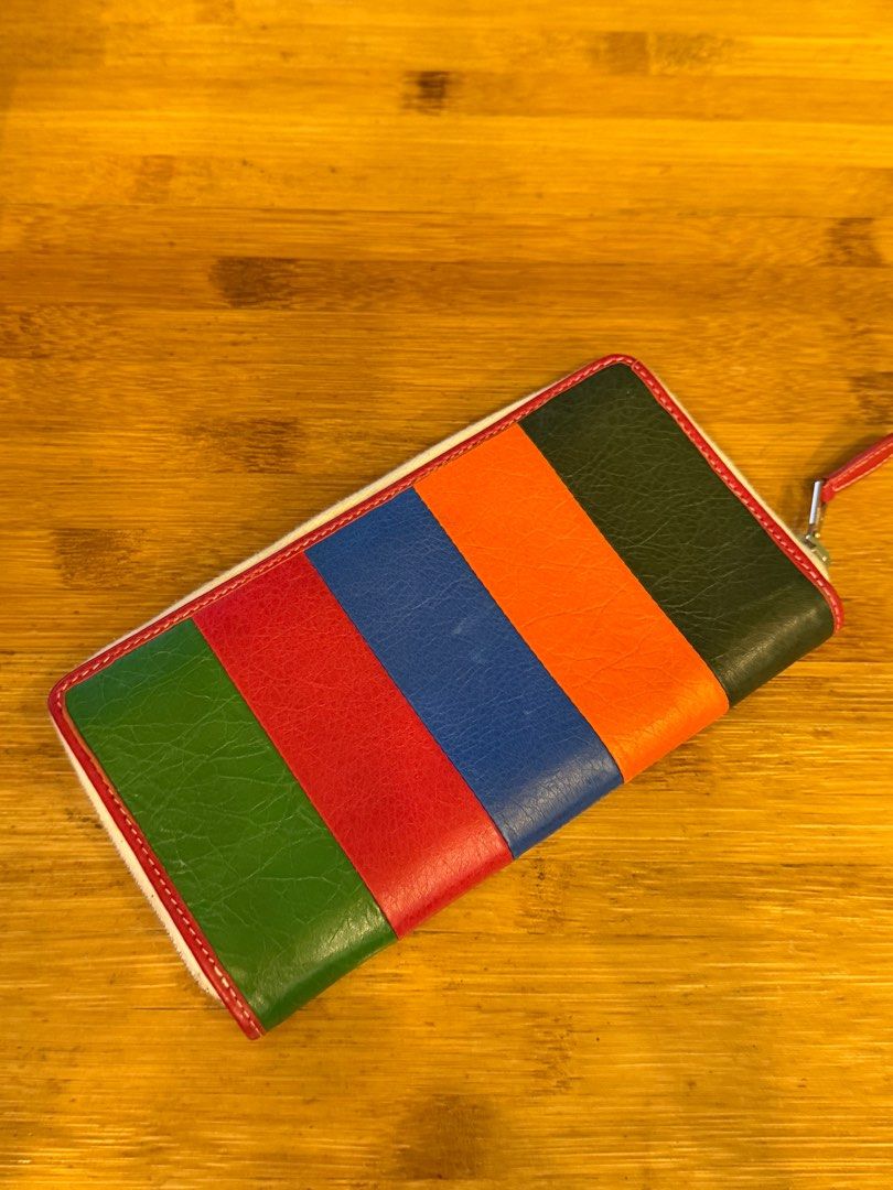 Balenciaga Striped Leather Wallet (Category: Luxury Bags & Wallets) located in Bayambang. Submitted by aevan143 (Listing ID 1424593612, Image 3). Description: .