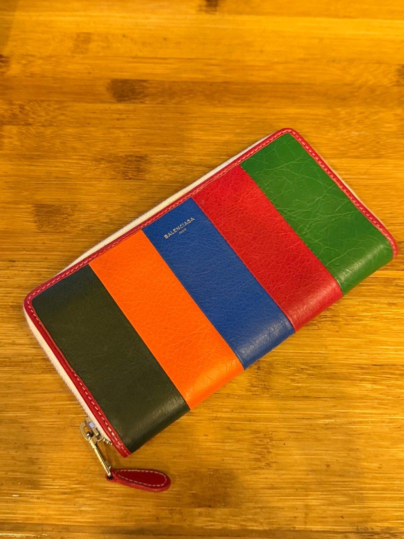 Balenciaga Striped Leather Wallet (Category: Luxury Bags & Wallets) located in Bayambang. Submitted by aevan143 (Listing ID 1424593612, Image 1). Description: .