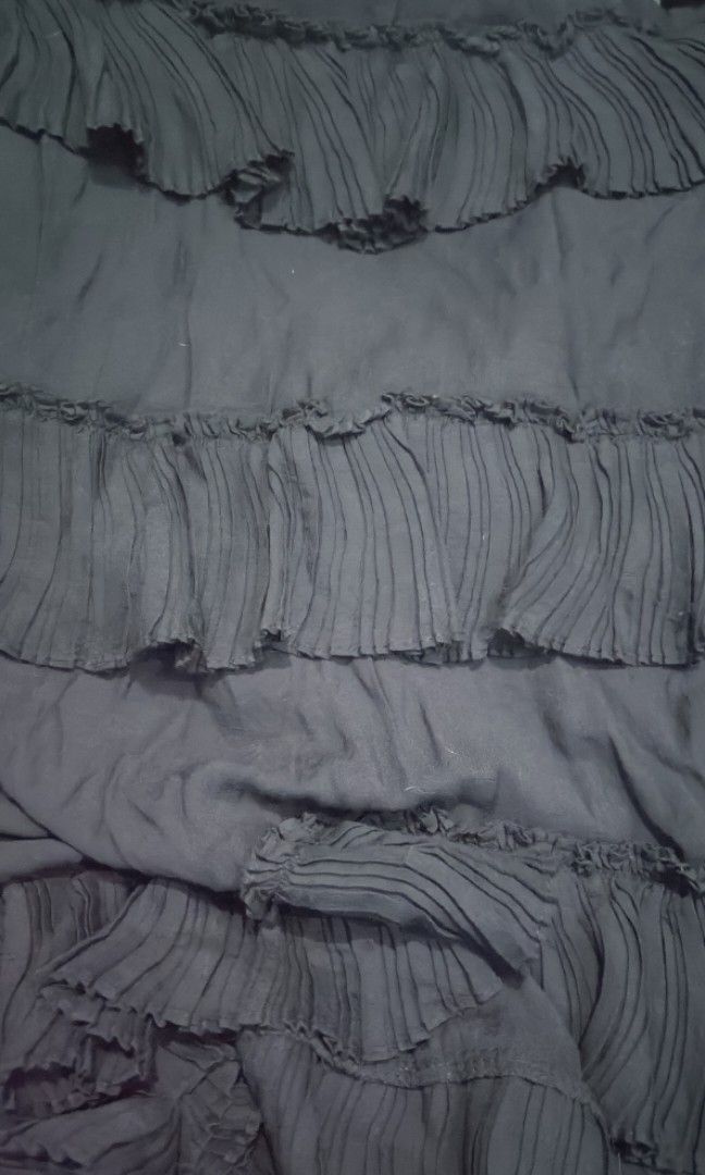 Black Irregular Ruffled Skirt (Category: Skirts) located in Quezon City. Submitted by thiftthiftlang (Listing ID 1424640104, Image 2). Description: Black Irregular Ruffled Skirt With half inner lining Medida Size: Waist: 24-33 inch Length: 32 inch (longest) 25 (shortest) MOP: Gcash MOD: JnT/Lalamove Sf is shouldered by buyer.