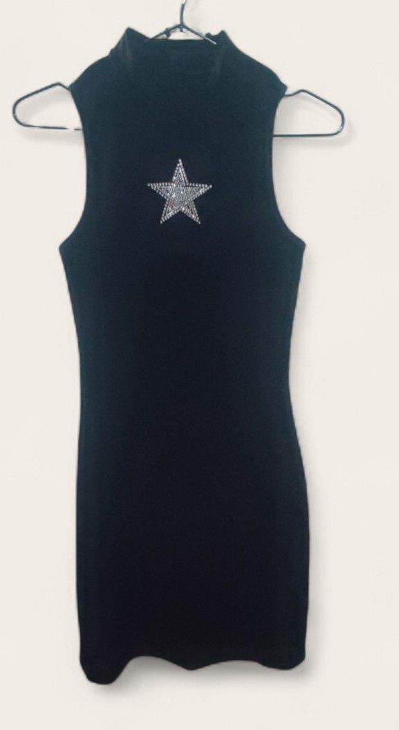 BODYCON STAR BEDAZZLED DRESS (Category: Dresses) located in Quezon City. Submitted by thiftthiftlang (Listing ID 1424635996, Image 1). Description: BLACK BODYCON BEDAZZLED DRESS Velvet fabric, semi strech Medida Size: Bust: 32-34 Waist:26-30 inch Length:31 inch MOP: Gcash MOD: JnT/Lalamove Sf is shouldered by buyer.