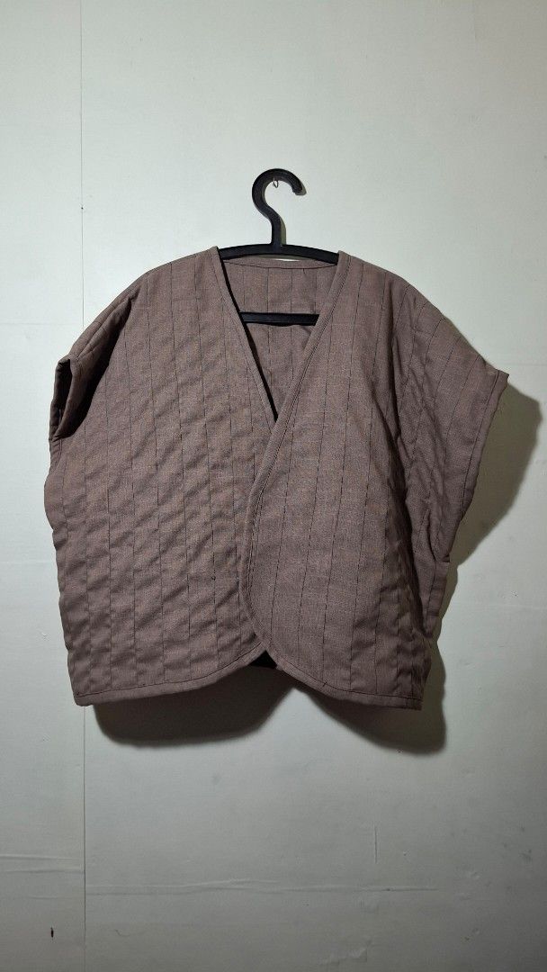 Boxy Brown Quilted Vest (Category: Vests) located in Valenzuela. Submitted by kneeko (Listing ID 1424642475, Image 1). Description: L: 25 in W: 30 in(Pit to pit) LAST PRICE POSTED! Colors of the item are not accurate to the photo due to lighting and processing. As this is a preloved item, please manage expectations :) Mode of Payment : QR Code/Bank transfer Mode of Delivery: Grab, Lalamove, JnT (buyer will shoulder the delivery fee) Inquiries/tra