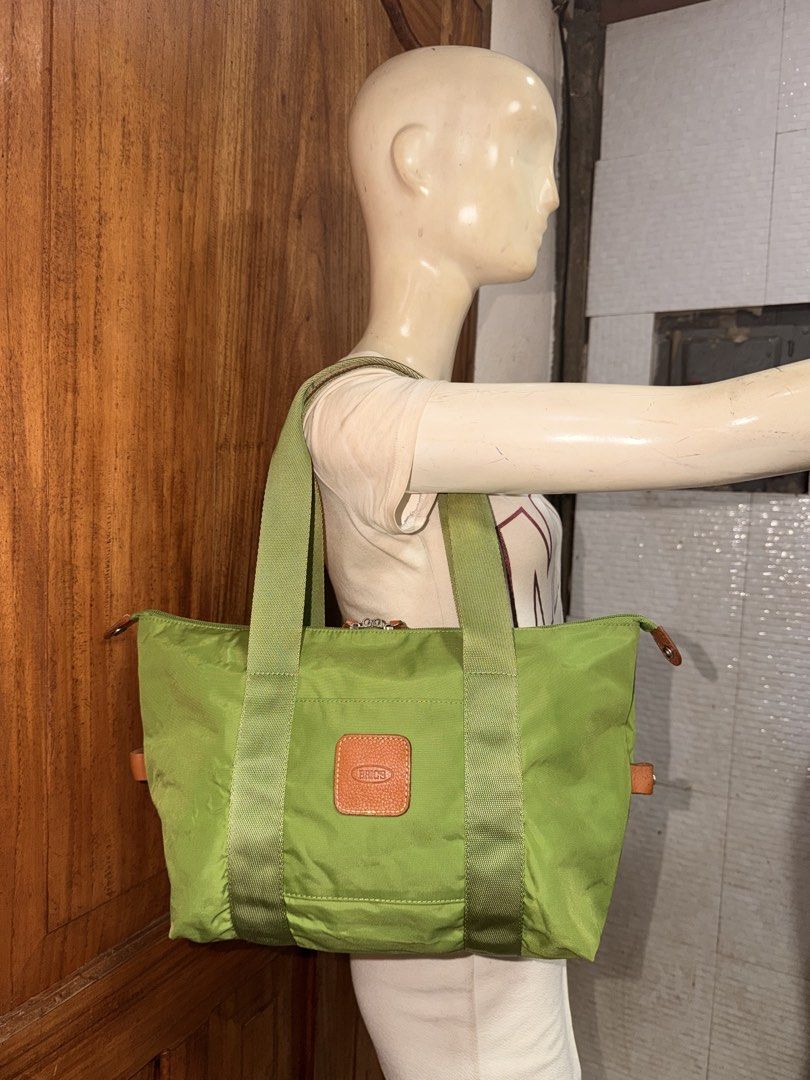 Brics (Category: Shoulder Bags) located in Mati. Submitted by michjake1009 (Listing ID 1424523992, Image 3). Description: In very good condition Minimal bubbles .