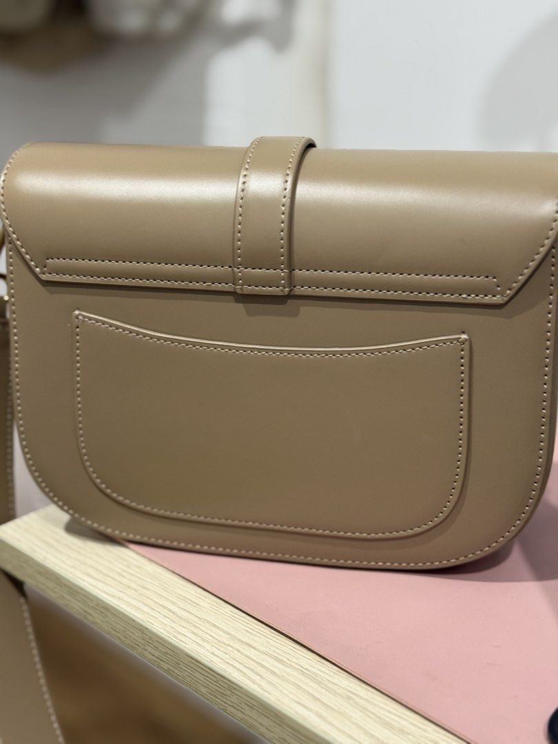 Carlyn Saddle Bag (Category: Shoulder Bags) located in Pasig City. Submitted by abbyrds (Listing ID 1424662900, Image 3). Description: - Carlyn saddle/moon bag - Korean Brand - Stylish design, looks like a Celine bag - Smooth leather - Thick strap - Secure lock closure - Light beige color - Gold hardware - Has minimal hairline scratches on the closure - Looks better in actual.