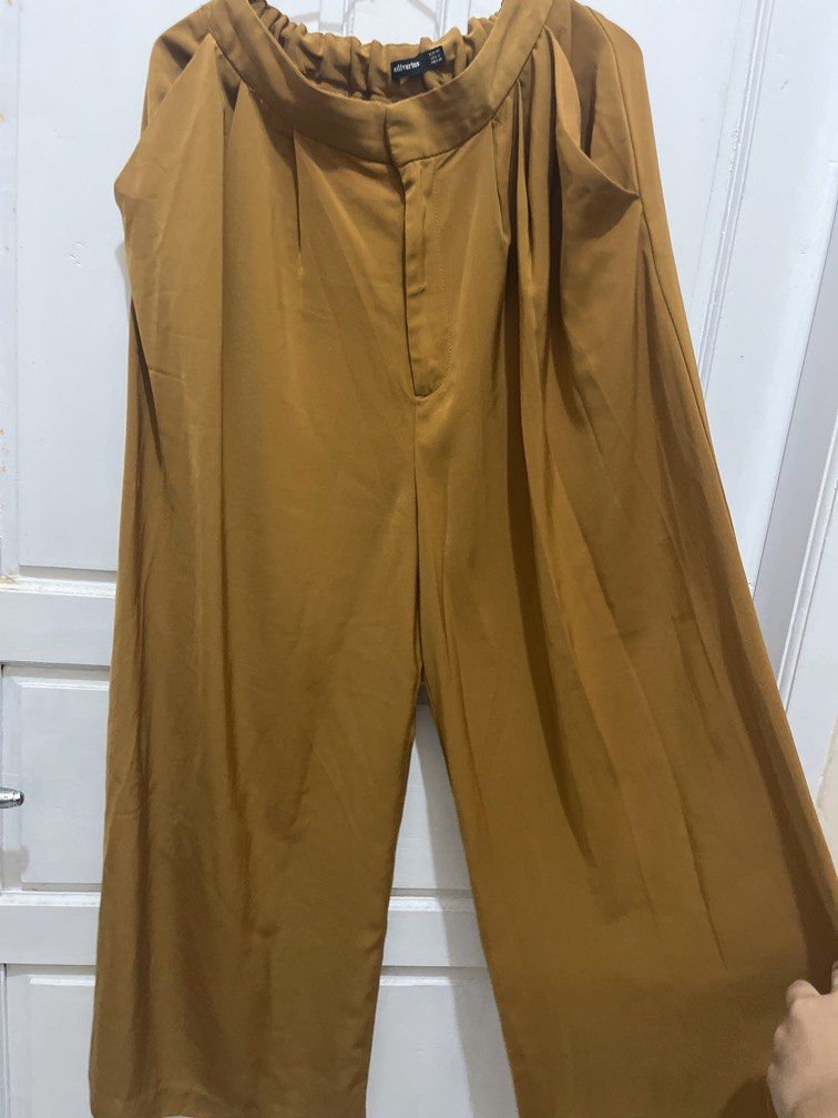 Celana kulot stradivarius ori (Kategori: Bawahan) berada di Depok. Dikirim oleh manwomankidstuff (ID iklan 1424697136, Gambar 2). Deskripsi: Bisa co oren No defect masih bagus banget jarang dipake.
