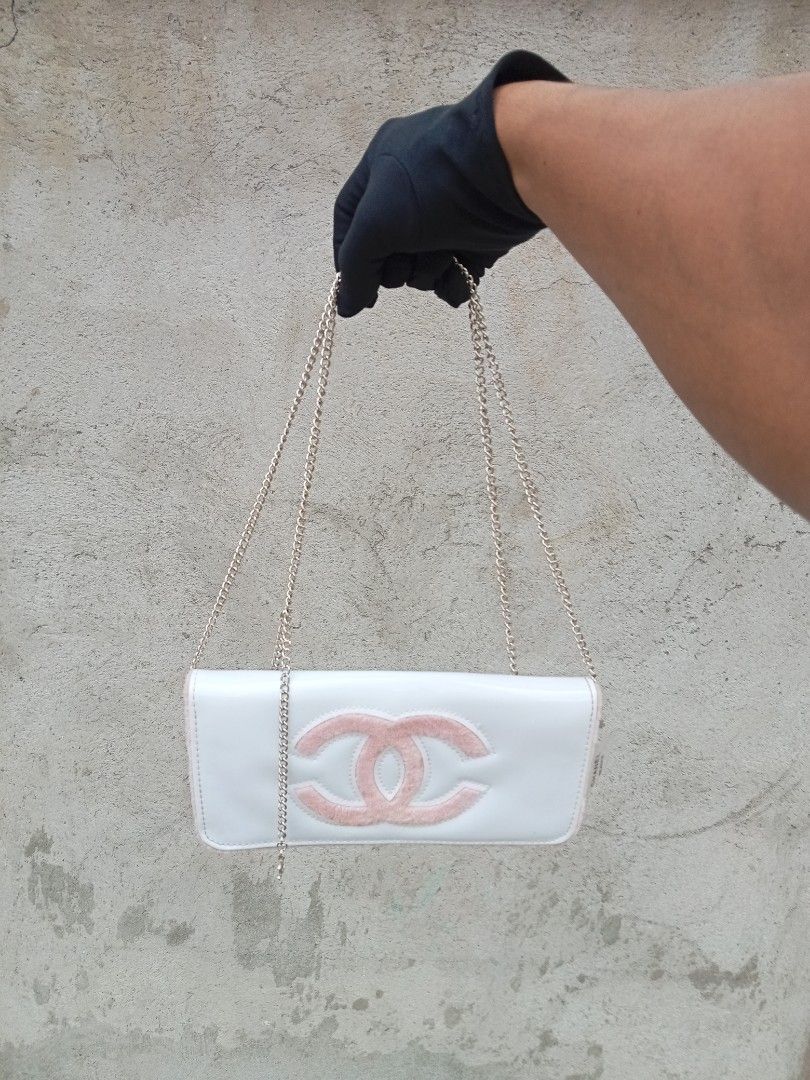 Chanel patent precision vip 2 way bag (Category: Luxury Bags & Wallets) located in Bagabag. Submitted by thrift_stories96 (Listing ID 1424691148, Image 1). Description: Chanel patent precision vip 2 way bag Pwede po ito maging shoulder bag at crossbody Size small Kasya phone at wallets Clean interior Needs lang po konting linis sa exterior Bago papo.