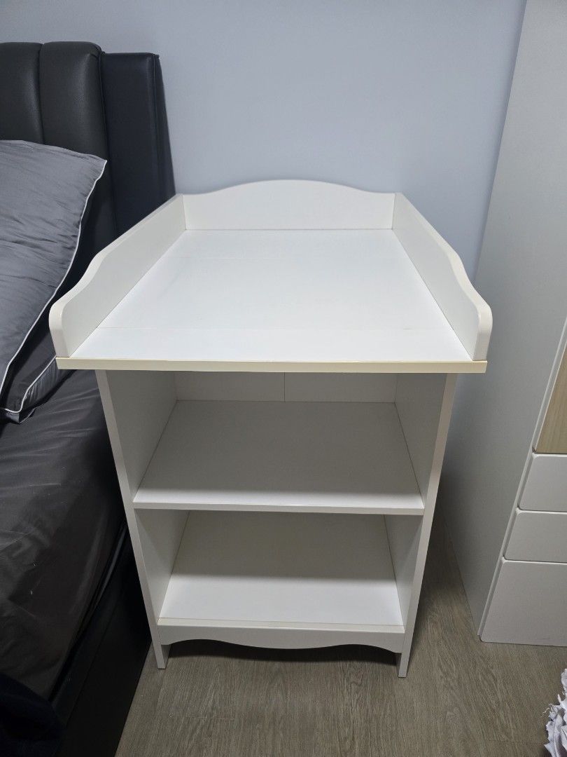 Changing table (Category: Shelves, Cabinets & Racks) located in Singapore. Submitted by tjyjy (Listing ID 1424597979, Image 2). Description: selling as baby has outgrown.