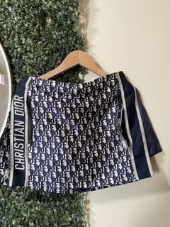 (Category: ) located in . Submitted by avathriftedcloset (Listing ID 1424601891, Image 1). Description: .