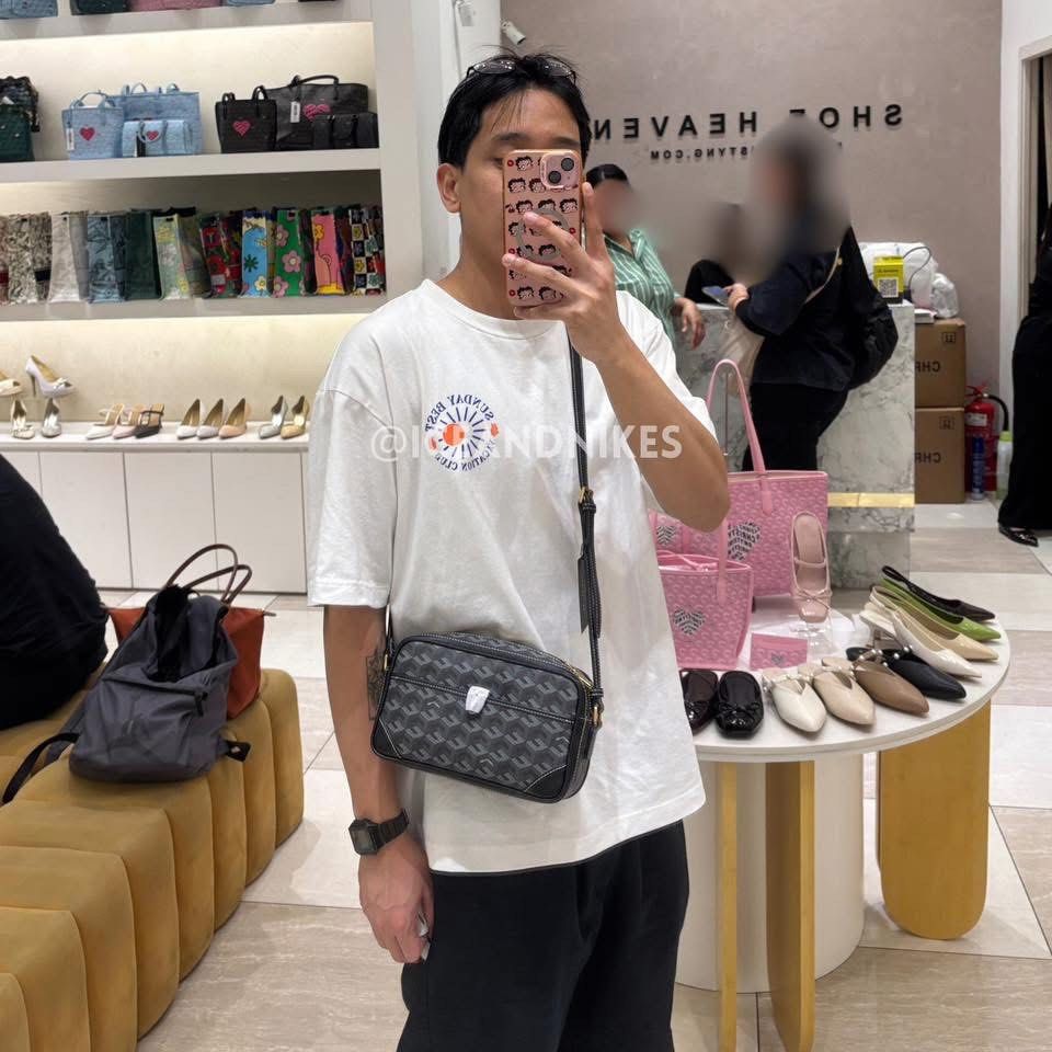 Christy Ng Pedro (Category: Cross-body Bags) located in Caloocan City. Submitted by skeeeeeeeeeks (Listing ID 1424679087, Image 2). Description: Brandnew Christy Ng 💯 Authentic With dust bag & paper bag Colors available: - Burgundy - White - Ash - Blue.