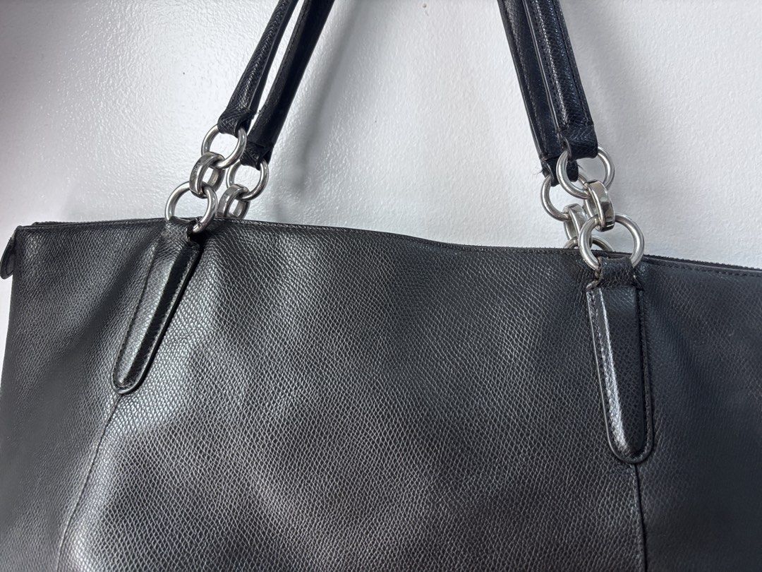 Coach Ava Black Leather Tote Bag (Category: Luxury Bags & Wallets) located in Pasay City. Submitted by letherdeclutter (Listing ID 1424596553, Image 3). Description: Price is negotiable With Free Felt Organizer 🧚🏼🧚🏼 Fits 13 inch Laptop Flaws : Leather on the handle is cracking, scuffs on the edges at the bottom part of the bag, but barely noticeable. .