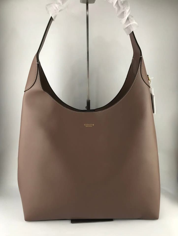 COACH Brooklyn Shoulder Bag size 39 Maple color (Category: Luxury Bags & Wallets) located in Manila. Submitted by lux.mith (Listing ID 1424692416, Image 2). Description: 👌BRAND NEW 🛵COD VIA LALAMOVE / SHIPPING NATIONWIDE 📦WITH PAPER BAG, DUST BAG & CARE CARD 💯LEGIT & TRUSTED ‼️LIMITED STOCKS OWNED BY @LUXMITH.