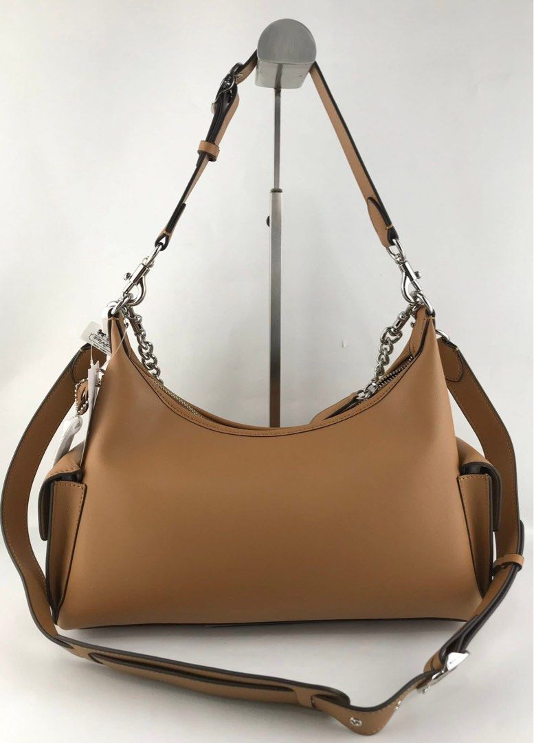 Coach Pocket Juliet Bag 30 (Category: Luxury Bags & Wallets) located in Manila. Submitted by lux.mith (Listing ID 1424693061, Image 2). Description: 👌BRAND NEW 🛵COD VIA LALAMOVE / SHIPPING NATIONWIDE 📦WITH PAPER BAG, DUST BAG & CARE CARD 💯LEGIT & TRUSTED ‼️LIMITED STOCKS OWNED BY @LUXMITH.