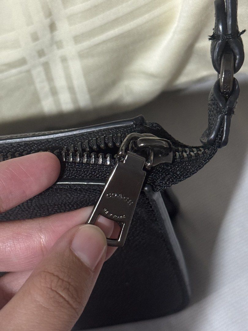 Coach Small Pouch Crossgrain Leather Shoulder Bag (Category: Luxury Bags & Wallets) located in Valenzuela. Submitted by danabananani (Listing ID 1424625723, Image 3). Description: Coach Small Pouch Crossgrain - Bought in Mitsui Outlet Park Jazz Dream in Nagashima - No scratches - No issue with hardware - Issue: lost the tag attached to the bag :( - Barely used - negotiable.