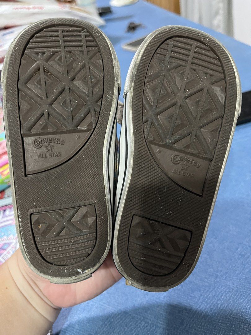 Converse All Star Kids Shoes (Category: Babies & Kids Fashion) located in Paranaque City. Submitted by prelovedph2019 (Listing ID 1424580006, Image 2). Description: ORIGINAL - Converse All Star kids shoes - Butterfly pattern - Size 7 - Velcro straps for easy wear - Made in Vietnam - Soles show wear - Visible wear and tear.