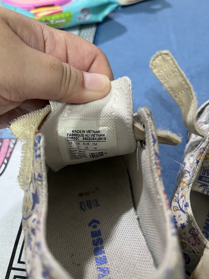 Converse All Star Kids Shoes (Category: Babies & Kids Fashion) located in Paranaque City. Submitted by prelovedph2019 (Listing ID 1424580006, Image 3). Description: ORIGINAL - Converse All Star kids shoes - Butterfly pattern - Size 7 - Velcro straps for easy wear - Made in Vietnam - Soles show wear - Visible wear and tear.