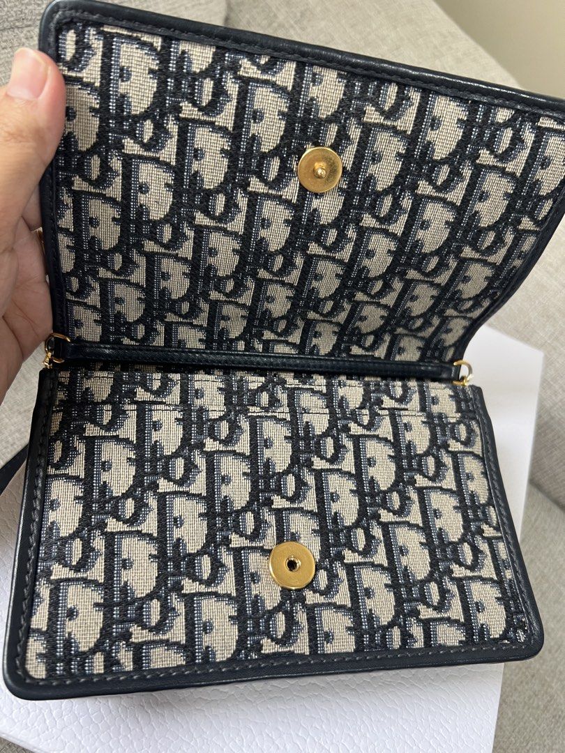 Dior Montaigne 20 2 in 1 pochette (Category: Luxury Bags & Wallets) located in Quezon City. Submitted by _cherryontop_ (Listing ID 1424640036, Image 2). Description: 9.3/10 box,dust bag, authentication srp is 130k+.