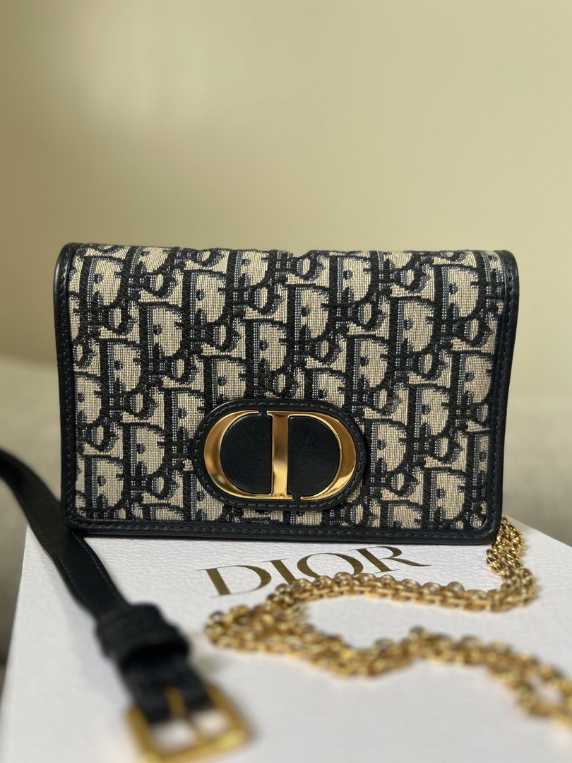 Dior Montaigne 20 2 in 1 pochette (Category: Luxury Bags & Wallets) located in Quezon City. Submitted by _cherryontop_ (Listing ID 1424640036, Image 1). Description: 9.3/10 box,dust bag, authentication srp is 130k+.