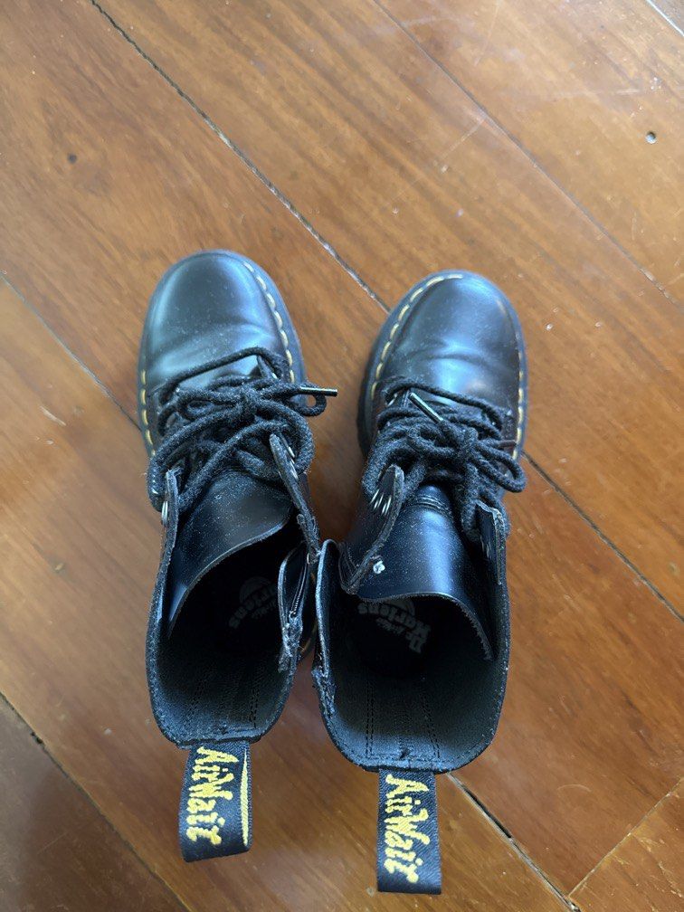 Dr. Martens jadon boots platform dr martens (Category: Boots) located in Quezon City. Submitted by gon.zie (Listing ID 1424527603, Image 2). Description: Retails for 10k+ Used once or twice only, no heel drag No box Slightly nego.