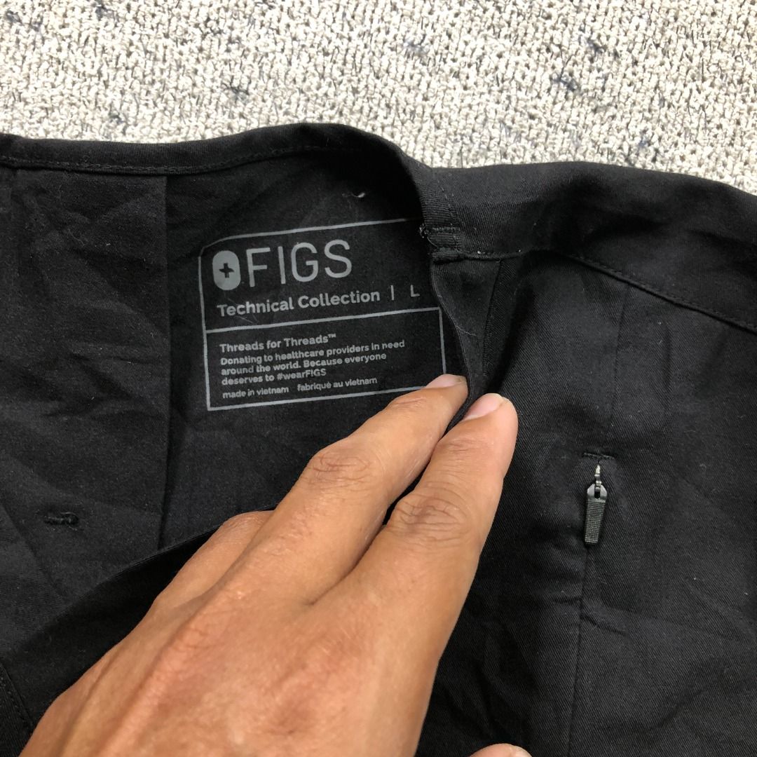 FIGS Limited Edition Black Maternity Scrub Top Technical Collection Large (Category: Activewear) located in Santa Rosa. Submitted by sergids (Listing ID 1424604054, Image 2). Description: FIGS Limited Edition Black Maternity Scrub Top Technical Collection Large Condition: 9/10 – Excellent condition, minimal signs of wear. Fit Reminder: Please compare with your current vests or jackets for accurate sizing. See photos for exact measurements. Shippi