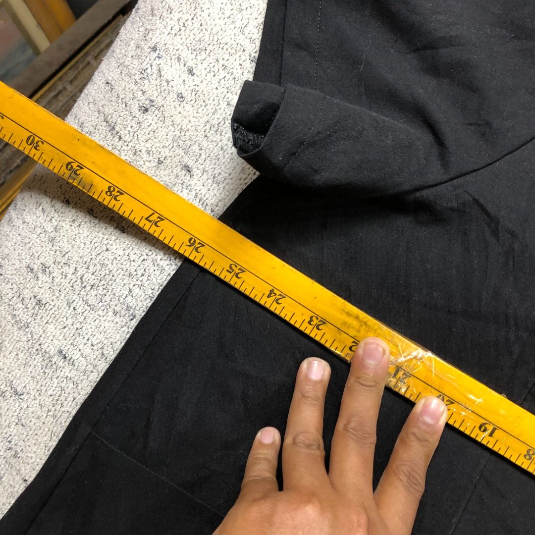 FIGS Limited Edition Black Maternity Scrub Top Technical Collection Large (Category: Activewear) located in Santa Rosa. Submitted by sergids (Listing ID 1424604054, Image 3). Description: FIGS Limited Edition Black Maternity Scrub Top Technical Collection Large Condition: 9/10 – Excellent condition, minimal signs of wear. Fit Reminder: Please compare with your current vests or jackets for accurate sizing. See photos for exact measurements. Shippi