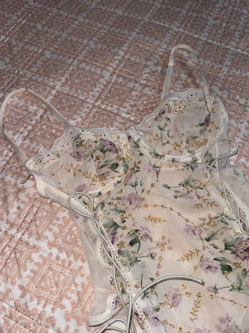 Floral Lace Bodysuit (Category: Others Tops) located in Manila. Submitted by andreaaarut2 (Listing ID 1424570560, Image 3). Description: - SHEIN Floral Lace Bodysuit 🤍💐 - Size: XS - Features a delicate floral print - Lace detailing - Layered design - Condition: Excellent - Delivery via Lalamove/Grab (buyer shoulders the fee) 🫶🏼.