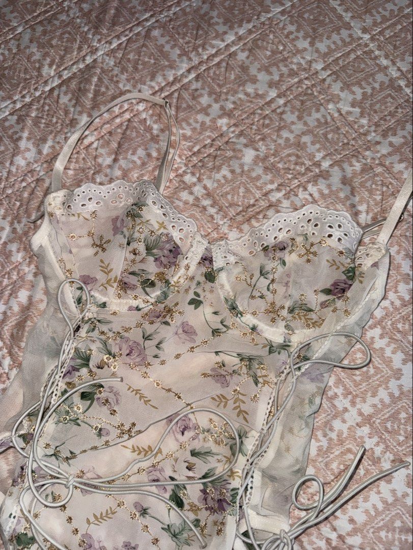 Floral Lace Bodysuit (Category: Others Tops) located in Manila. Submitted by andreaaarut2 (Listing ID 1424570560, Image 2). Description: - SHEIN Floral Lace Bodysuit 🤍💐 - Size: XS - Features a delicate floral print - Lace detailing - Layered design - Condition: Excellent - Delivery via Lalamove/Grab (buyer shoulders the fee) 🫶🏼.