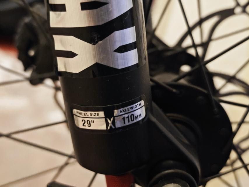 Fox 29" Mountain Bike Fork (Category: Bicycles) located in Manila. Submitted by warmwind.d05007 (Listing ID 1424550096, Image 1). Description: - Fox mountain bike fork - Designed for 29" wheels - 110mm axle width - Black color.