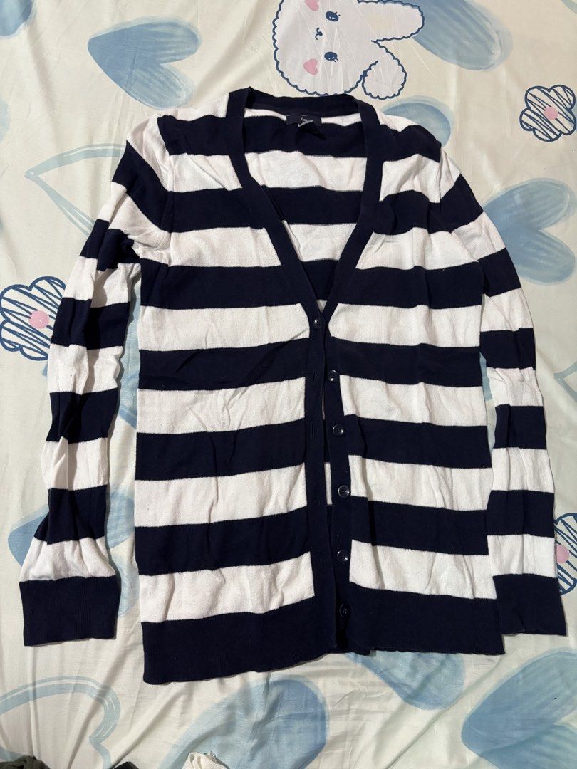 Gap Striped Cardigan - Medium (Category: Coats, Jackets and Outerwear) located in Orani. Submitted by cathsclothing (Listing ID 1424598134, Image 1). Description: Gap Brand Longsleeves Cardigan Size: Medium .