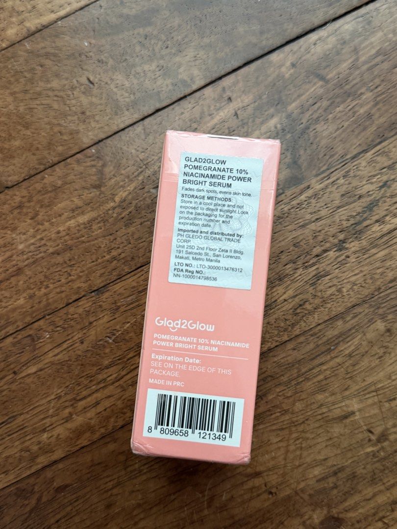 Glad2Glow Power Bright Serum (GET BOTH) (Category: Face Care) located in Makati City. Submitted by colettecollective (Listing ID 1424583553, Image 3). Description: 1 is brand new and the other is used once for a video.