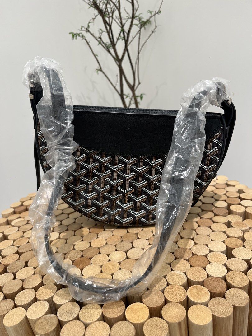 Goyard Paris Sling Bag (Category: Luxury Bags & Wallets) located in Taguig. Submitted by raraofpursemaison (Listing ID 1424597408, Image 3). Description: Goyard Hirondelle in Black 9/10 condition with creasing on the leather part Inclusions: paper bag, dust bag, gift receipt, tag, booklet and Entrupy certificate .