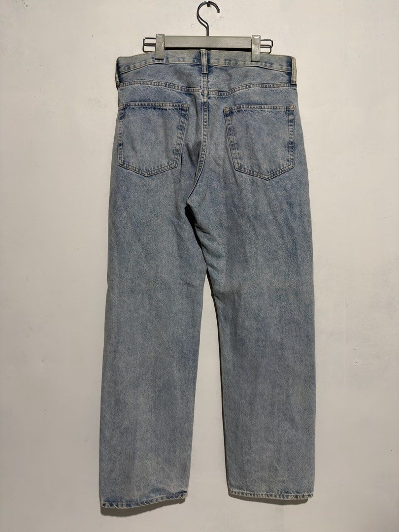 GU Light Wash Jeans (Category: Jeans) located in Bulacan. Submitted by streethrifter (Listing ID 1424548533, Image 2). Description: GU Light Wash Jeans 📏 Size Waist 32 Length 41 inches Leg opening 8 inches 🧸 Condition Signs of normal usage No issues, no holes Overall good condition 🎨 Color White light wash denim with natural fade ✨ Features • Clean light wash look • Easy to style • Slim leg opening 💡 Suggested Uses Perfect for casual streetwe