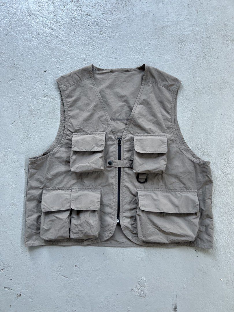 GU Utility Vest (Category: Vests) located in Mabalacat. Submitted by sweatout.ph2025 (Listing ID 1424607783, Image 1). Description: Size: Medium - GU utility vest - Made of nylon - Multiple pockets - Zip-up front - V-neck design - Button closure - Neutral color.