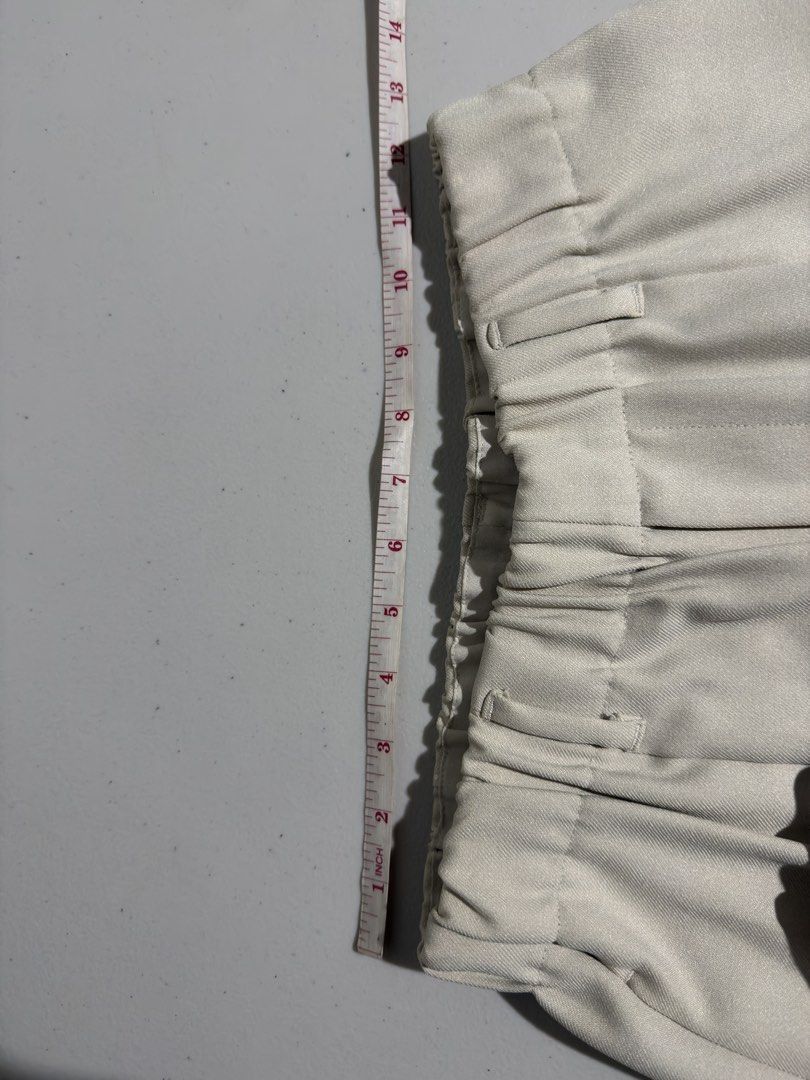 GU Wide Pants (Category: Other Bottoms) located in Bulacan. Submitted by streethrifter (Listing ID 1424549675, Image 3). Description: GU Wide Harem Pants 📏 Size Waist 28 to 31 inches Length 38 inches Leg opening 7 inches 🧸 Condition Overall condition 8 out of 10 Color rate 10 out of 10 No scratches, holes, or drags Needs wash With small dot stains, possibly mud stains, may come off after washing 🎨 Color Beige or cream ✨ Features • Wide harem s