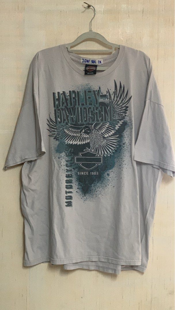 Harley-Davidson Motorcycle T-shirt (Category: Tshirts & Polo Shirts ) located in San Pedro. Submitted by gabrielle2003 (Listing ID 1424562220, Image 1). Description: - Gray Harley-Davidson T-shirt - Features a large eagle graphic on the front - Front graphic includes the Harley-Davidson logo and "Since 1903" - Back of shirt has "Harley-Davidson of Singapore" printed on it - Size: Large.