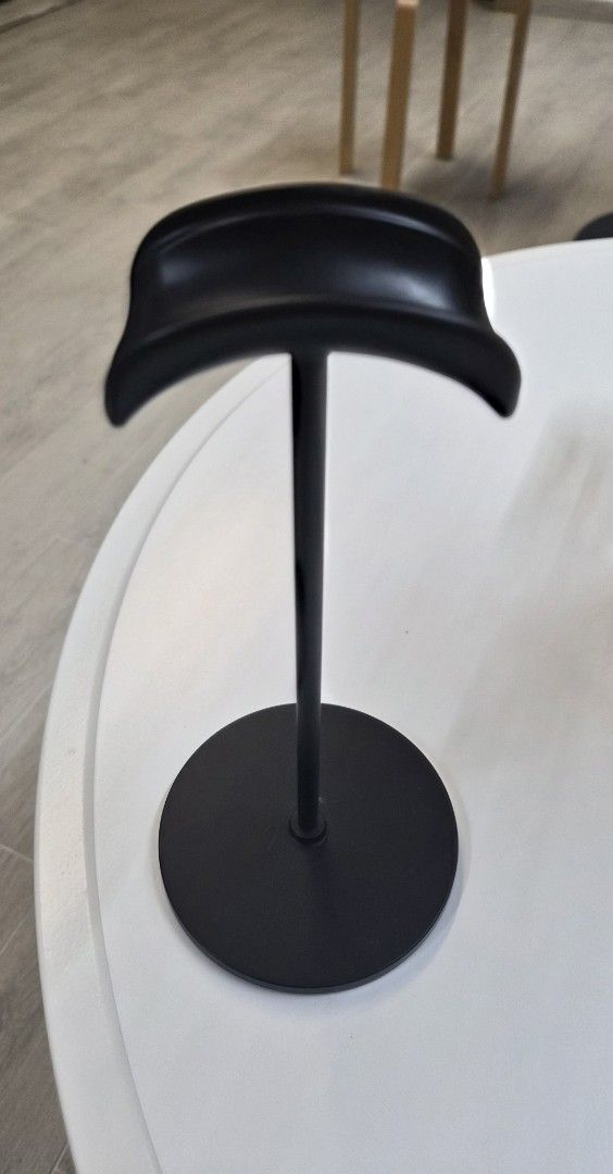 Headphones stand65617539018370110