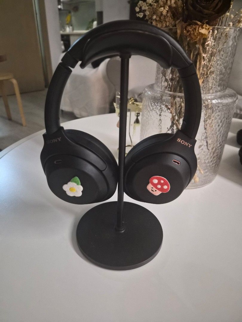 Headphones stand65617539018370111