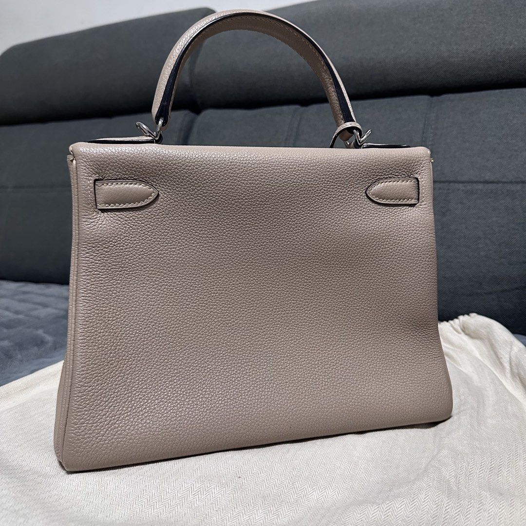 HERMES KELLY 28 (Category: Luxury Bags & Wallets) located in Manila. Submitted by puppyinsane (Listing ID 1424695104, Image 2). Description: TOP HANDLE/SHOULDER BAG WHAT U SEE IS WHAT U GET 9.5/10 CONDITION WALANG AMOY WITH ORIGINAL DUST BAG MIRROR BAGS SULIT PANG PERSONAL PO.
