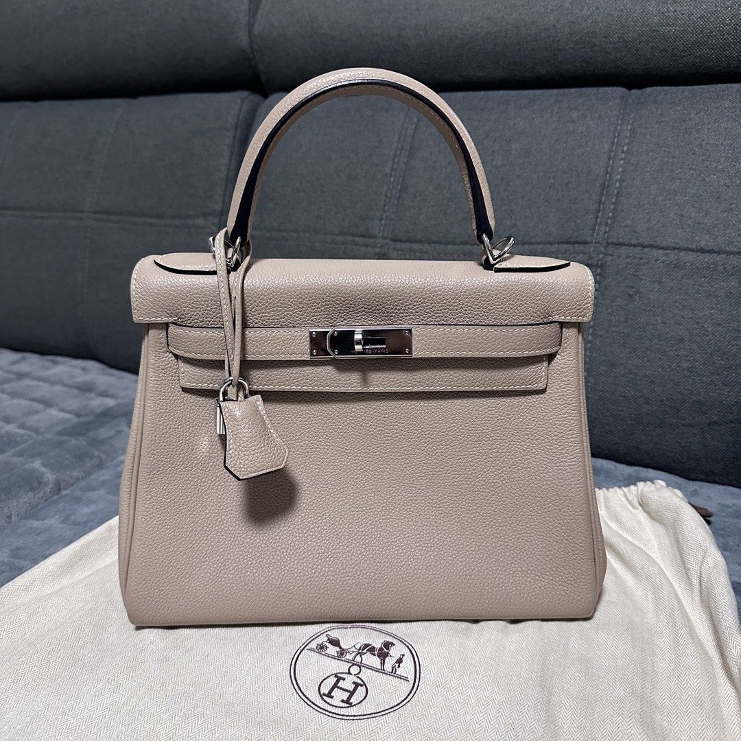 HERMES KELLY 28 (Category: Luxury Bags & Wallets) located in Manila. Submitted by puppyinsane (Listing ID 1424695104, Image 1). Description: TOP HANDLE/SHOULDER BAG WHAT U SEE IS WHAT U GET 9.5/10 CONDITION WALANG AMOY WITH ORIGINAL DUST BAG MIRROR BAGS SULIT PANG PERSONAL PO.