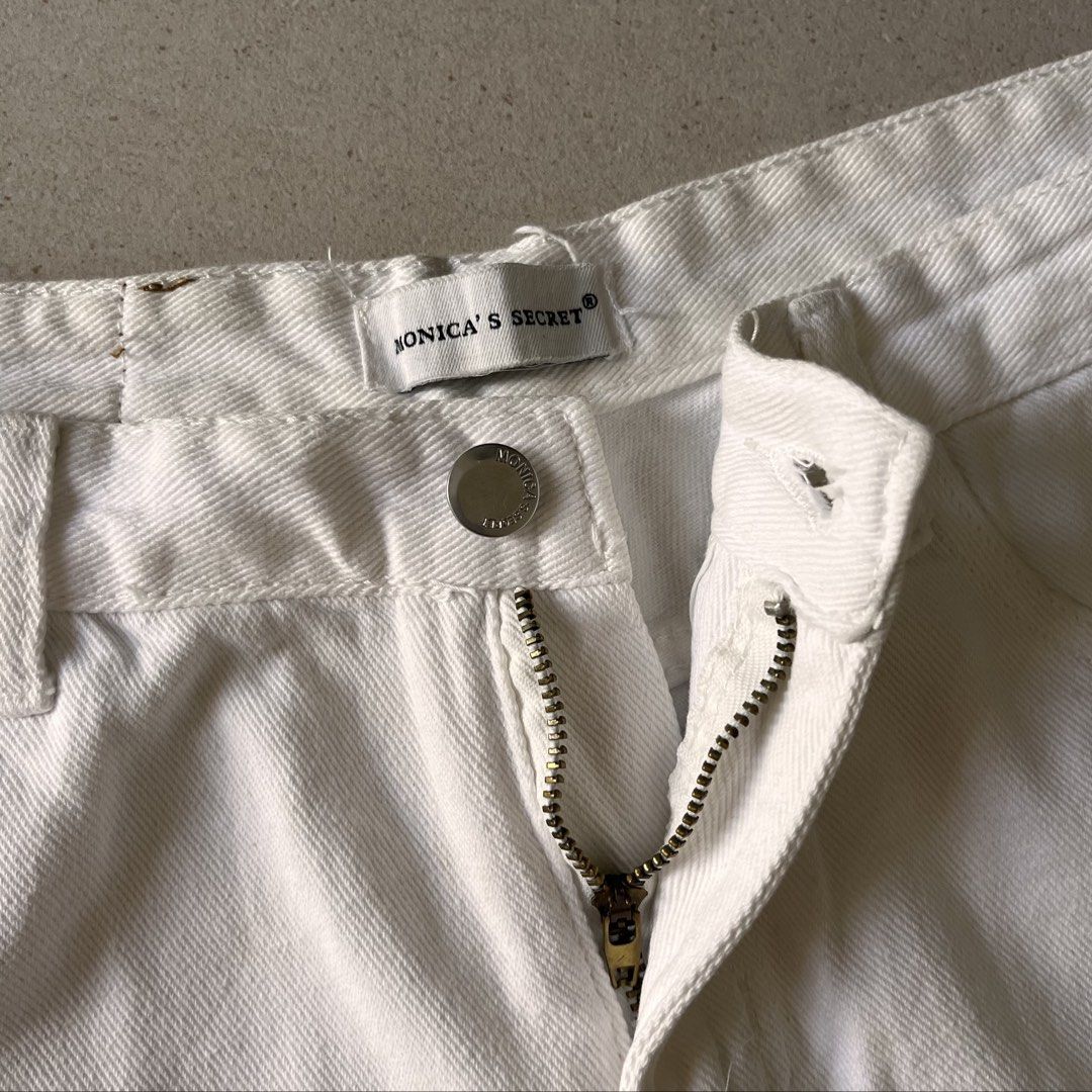 Highwaisted Distressed White Denim Shorts (Category: Shorts) located in Santa Rosa. Submitted by blancrealm (Listing ID 1424669685, Image 2). Description: - Highwaisted white denim shorts - Brand: Monica's Secret - Size: L - Distressed hem design.