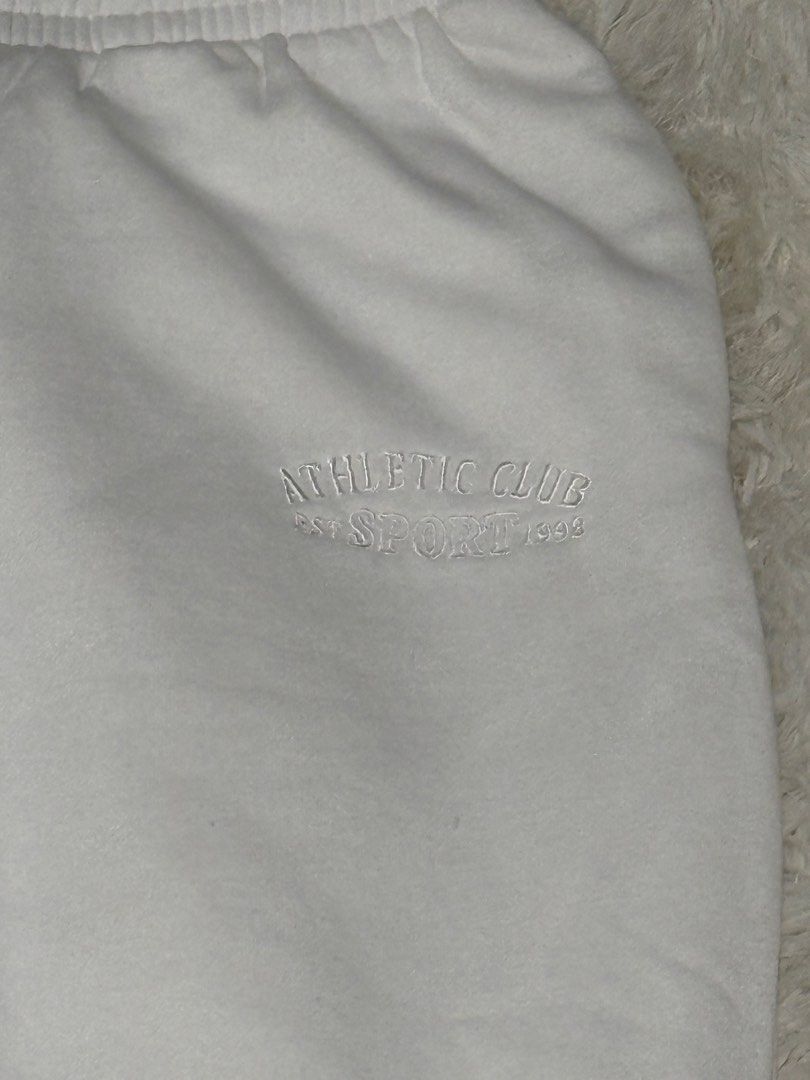 H&M Athletic Club Sweatpants (Category: Other Bottoms) located in Valenzuela. Submitted by cl_dnlla (Listing ID 1424664102, Image 3). Description: White Jogging Pants side pockets adjustable XS-M .