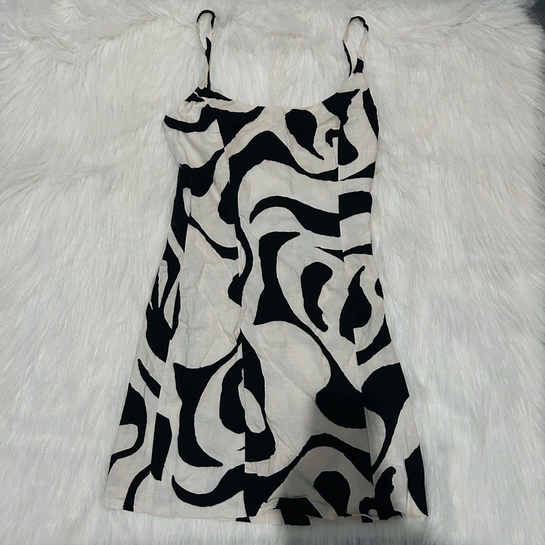 H&M Linen Blend Dress (Category: Dresses) located in Cebu City. Submitted by brandsandtags2 (Listing ID 1424625842, Image 1). Description: - H&M dress - Size: XS - Print: Black and white abstract - Fabric: Linen blend - Features: Adjustable straps - Style: Fitted silhouette.
